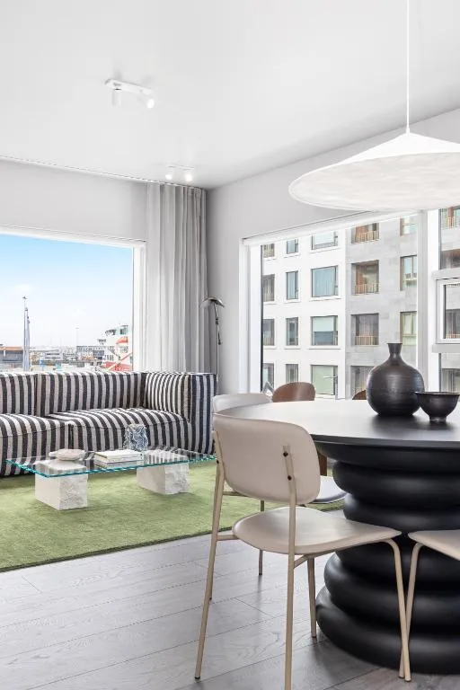 Harbour View 2BR & 2BA City Center with Free Parking