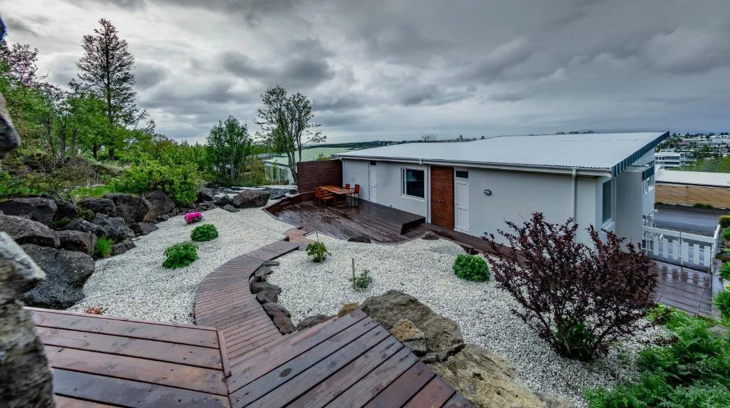 ICELAND SJF Villa, Hot tub & Outdoor Sauna Amazing Mountains and City View Over Reykjavík — 5