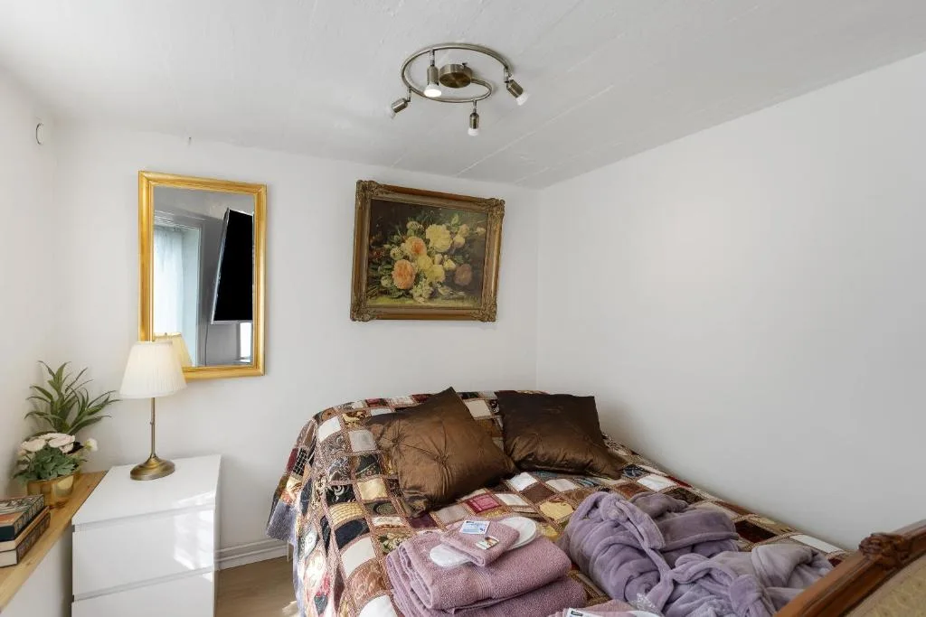 Lara Studio in Laugardalur valley, Reykjavík Central Park and Botanical Garden, Private entrance, FREE Private Parking on side — 2