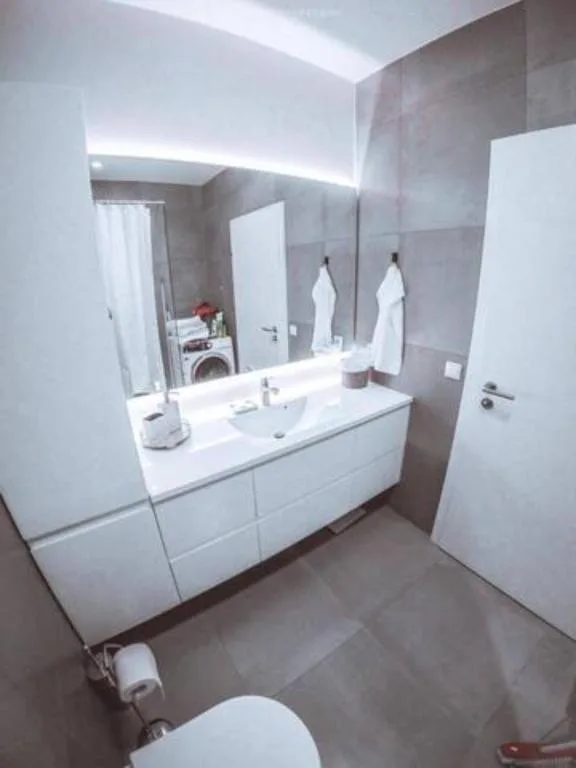 Luxury New Apt in Downtown (83 sqm) — 3
