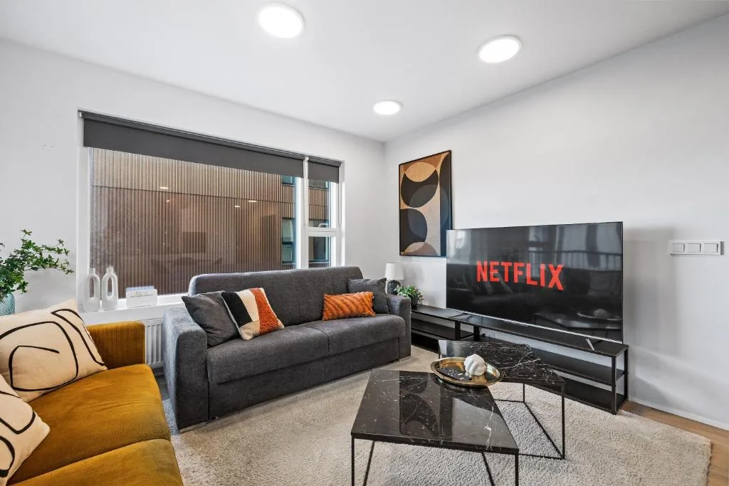 New Apt Near Smáralind Mall With Private Parking — 2