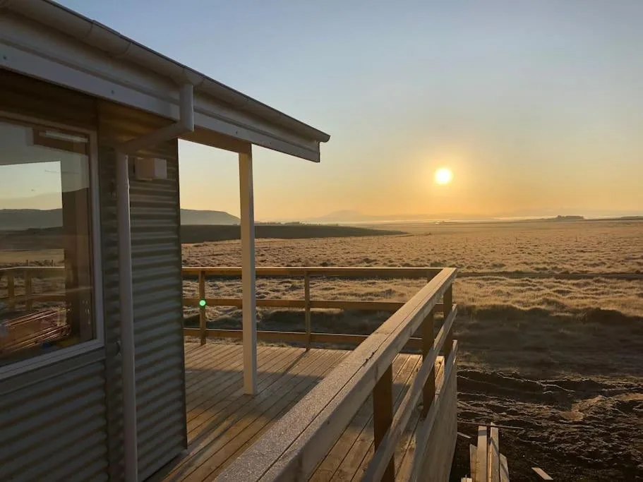 EYVÍK Cottages - Private HOT TUB!