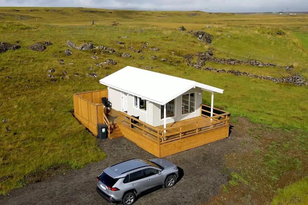 EYVÍK Cottages - Private HOT TUB! — 3