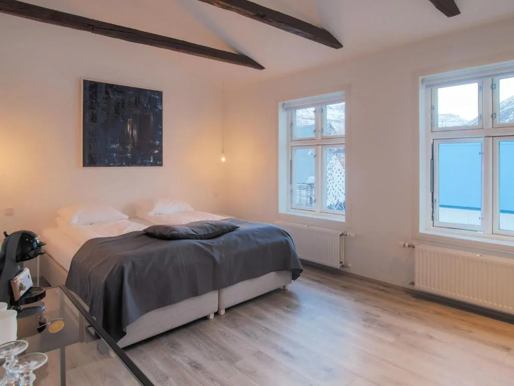 Við Lónið Guesthouse — 2