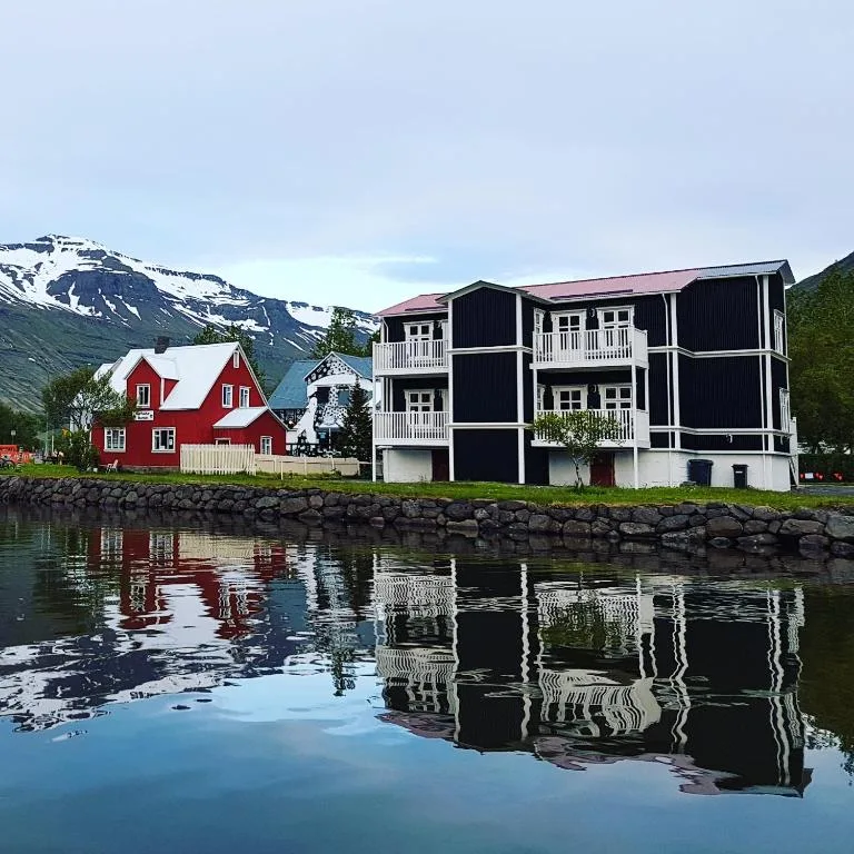 Við Lónið Guesthouse — 4
