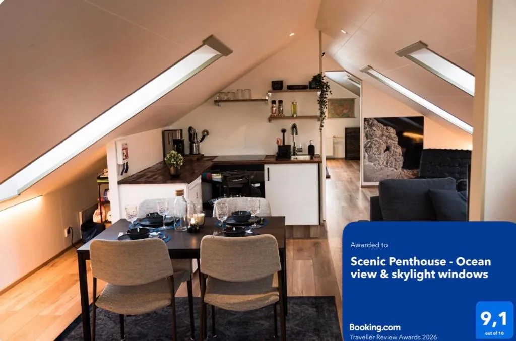 Scenic Penthouse - Ocean view & skylight windows