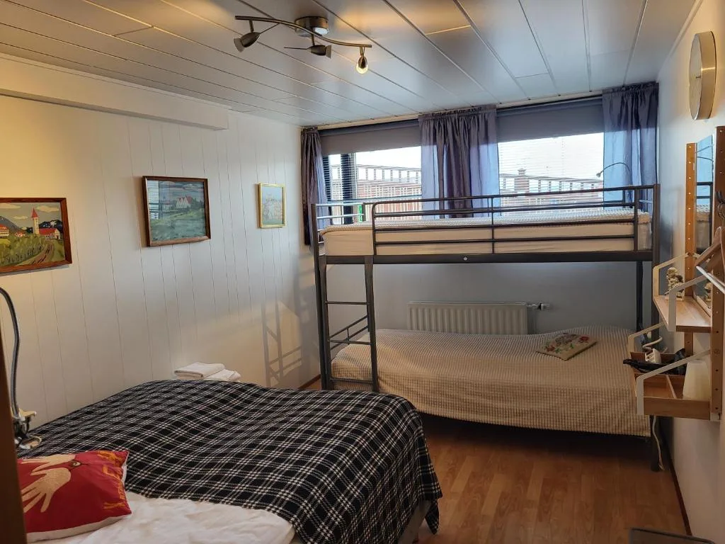 Holiday Guesthouse — 2