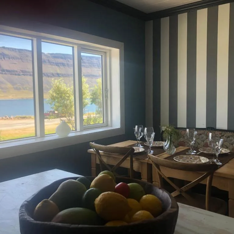 Sea, fjord & mountain view house — 4