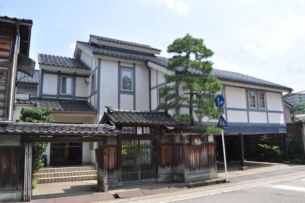 Camellia Inn Yukitsubaki