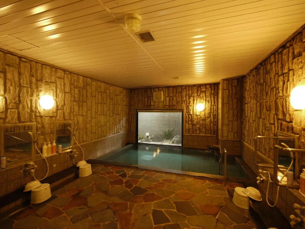 Hotel Route-Inn Yokkaichi — 4