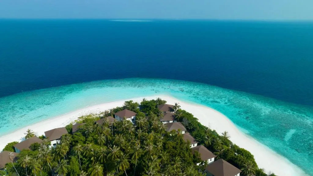 Avani Plus Fares Maldives Resort — 2