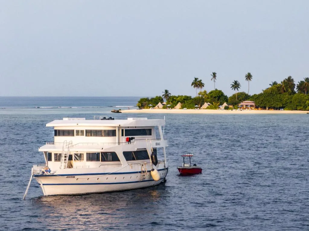 Maverick Surf and Dive Boutique Hotel, Free Speedboat Service KDO, Stay 10 Nights Enjoy 1 Night Free, Kids Stay Free — 4