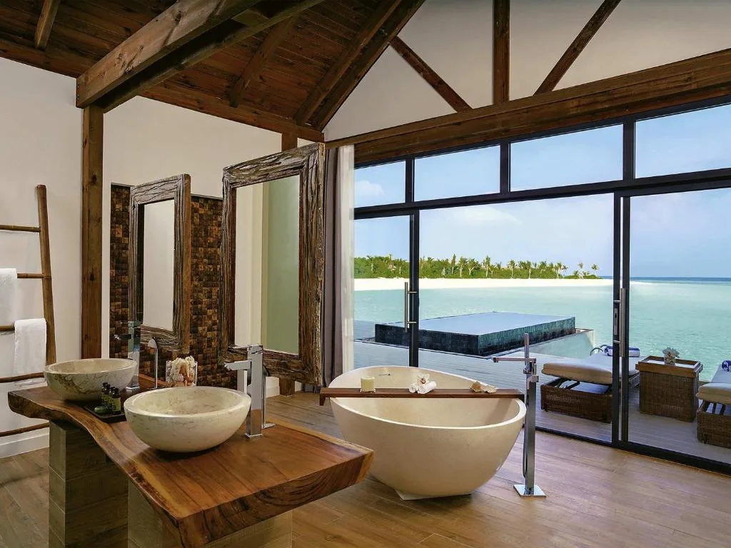 Kuredhivaru Resort and Spa - Maldives — 2