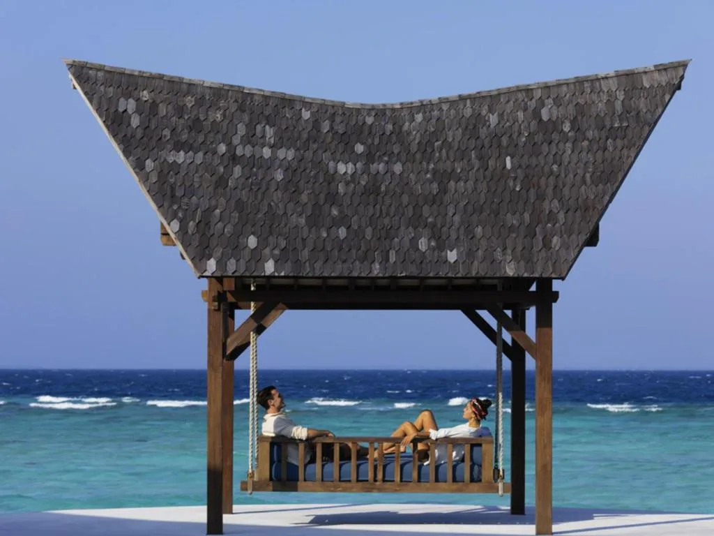 Kuredhivaru Resort and Spa - Maldives — 4