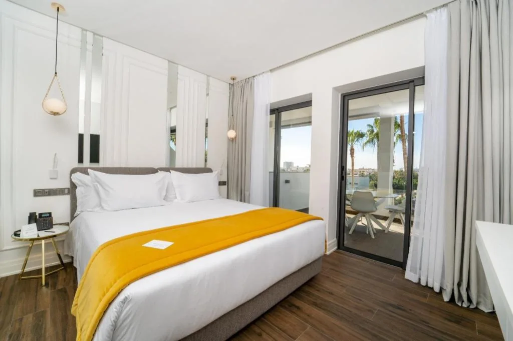 Petit Palace Suites Hotel — 2