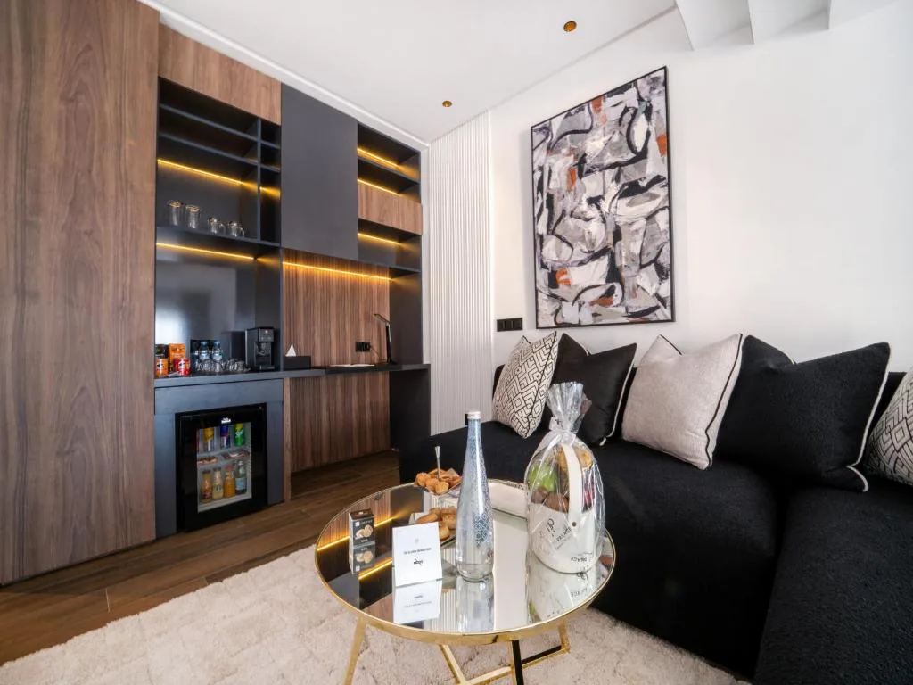 Petit Palace Suites Hotel — 4