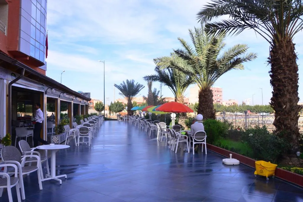 Hôtel Hadaik Ain Asserdoune — 4