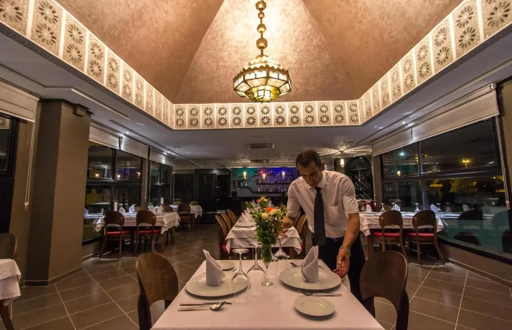 Palais Ommeyad Jacuzzi Suites & Spa — 5
