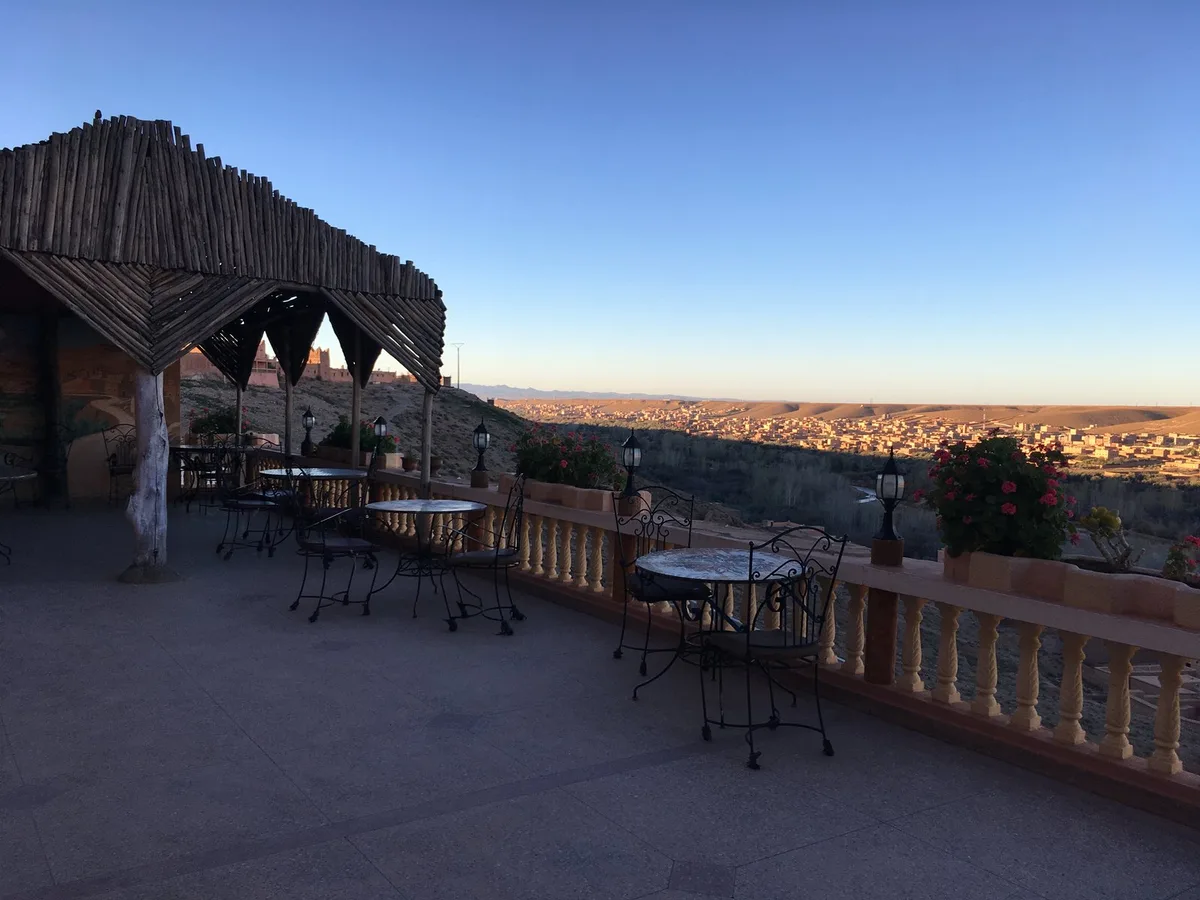 Hotel Almanader