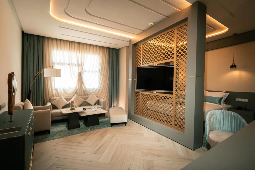 Le Royal Plaza — 3