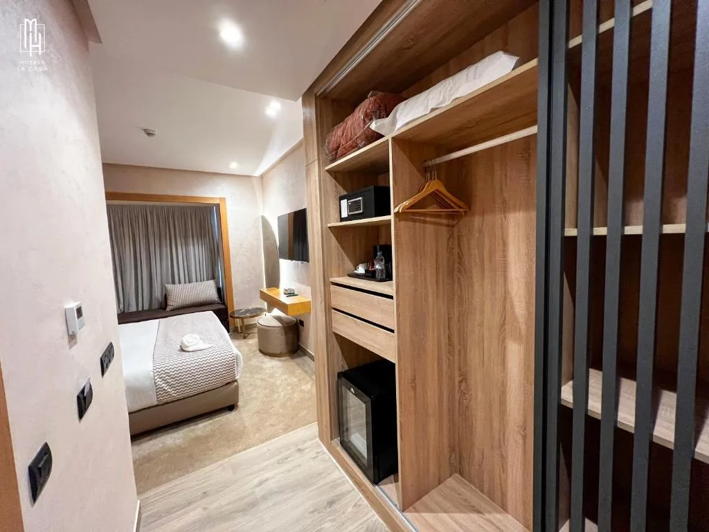 MH HOTEL LA CASA — 2