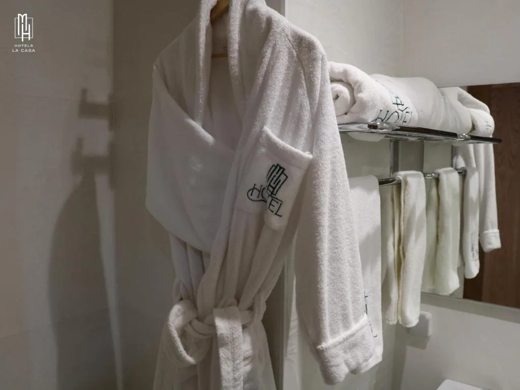 MH HOTEL LA CASA — 3