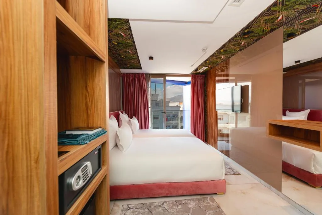 MAGNIFIQUE HOTEL — 2