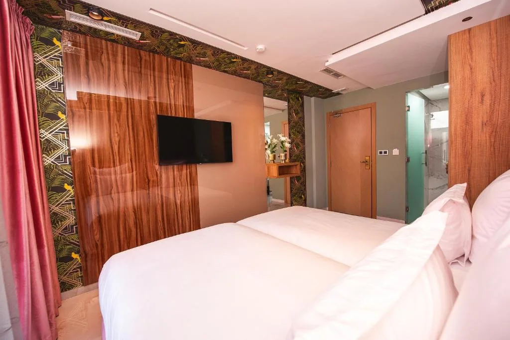 MAGNIFIQUE HOTEL — 4