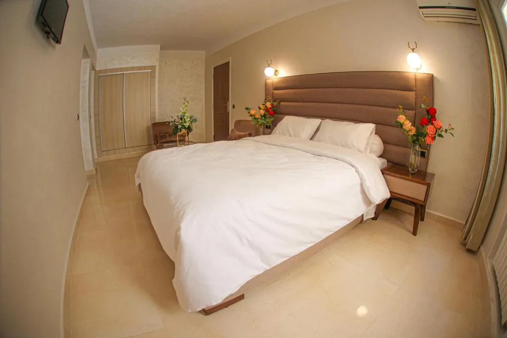 Hôtel Des Lilas — 2