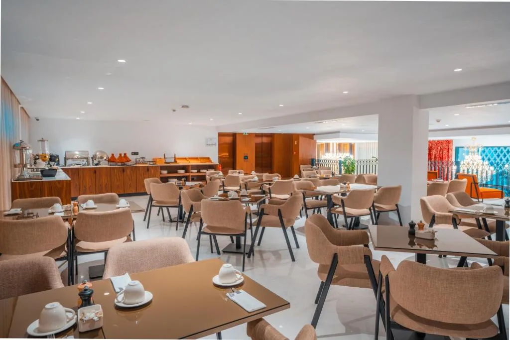 BRĂAT Hôtel — 4