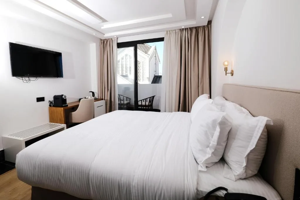 Chic Hotel — 5