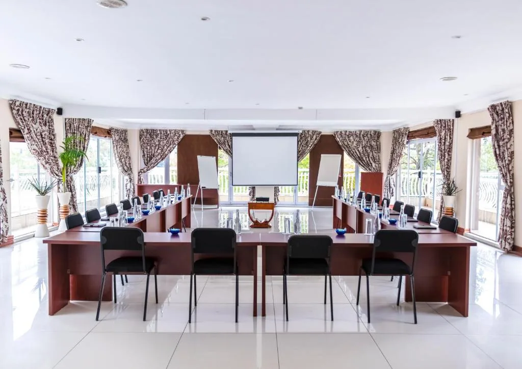 Lakeview Boutique Hotel & Conference Center — 5