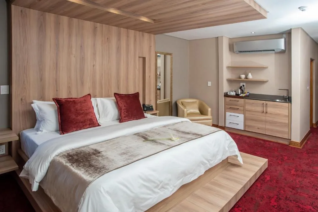 LOCH LOGAN HOTEL — 2