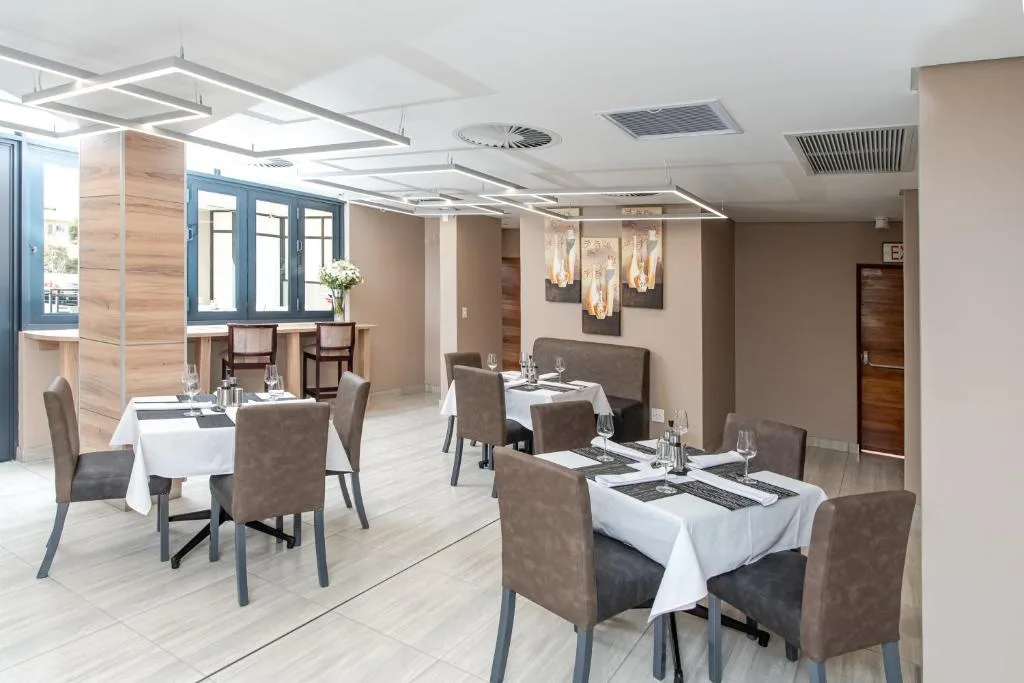 LOCH LOGAN HOTEL — 4