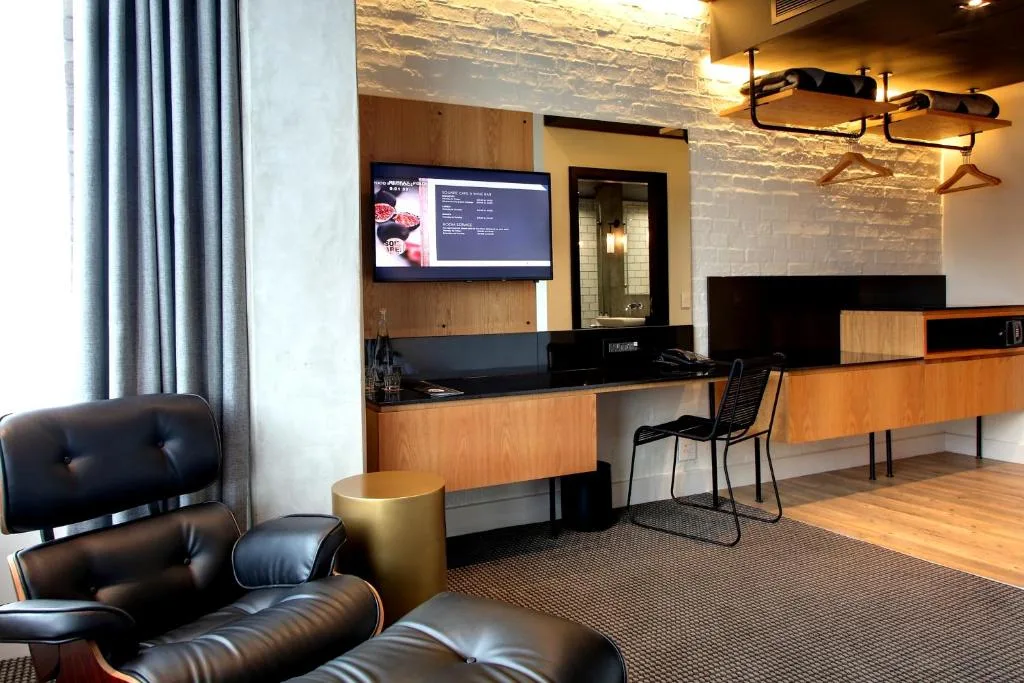 Century City Hotel Urban Square — 5