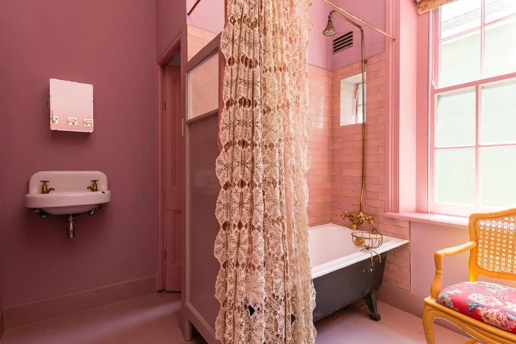 Hotel Lola — 3