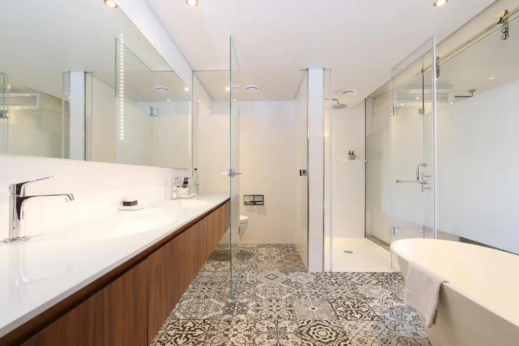 Vineyard Hotel — 5
