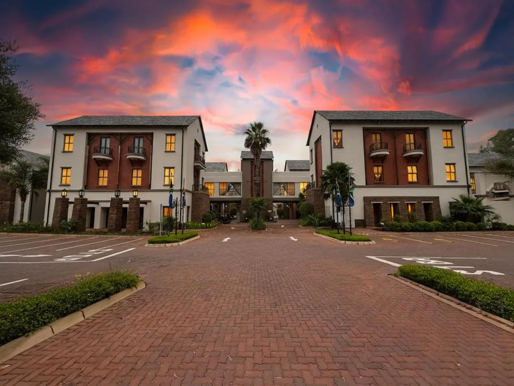 Tayfin Royale Hotel & Conference Centre