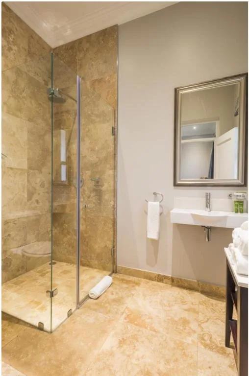 Luxe Avondale Boutique Hotel — 3