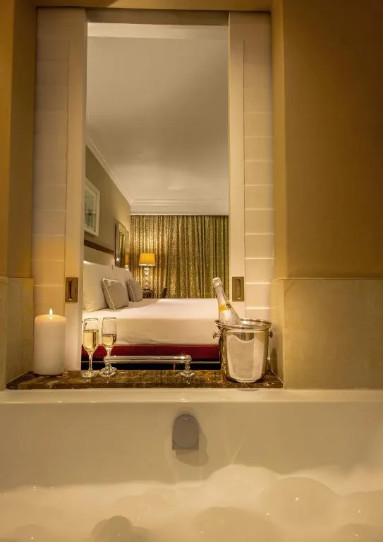 Hemingways Hotel — 3