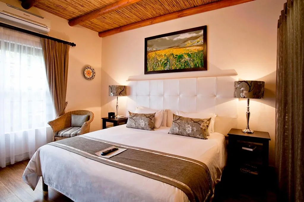 Oakhurst Hotel — 2