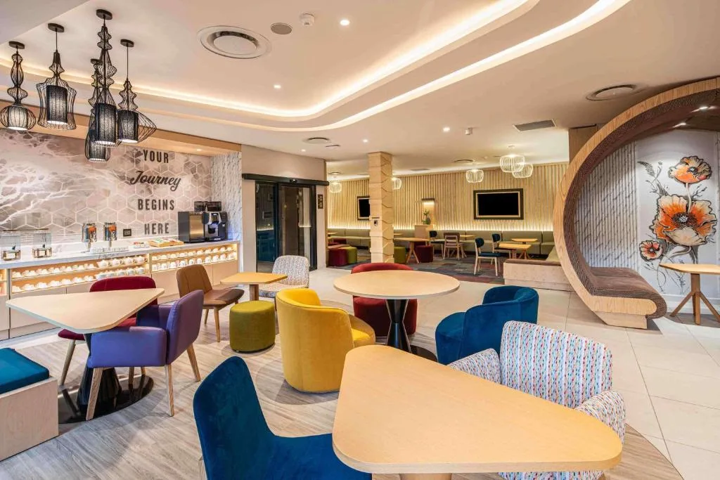 Hampton By Hilton Sandton Grayston — 4