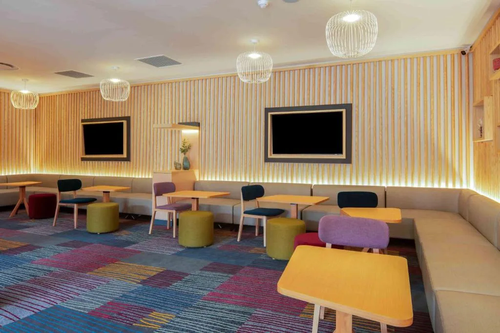 Hampton By Hilton Sandton Grayston — 5