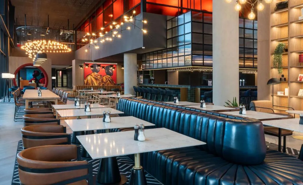 Radisson RED Hotel Johannesburg Rosebank — 3