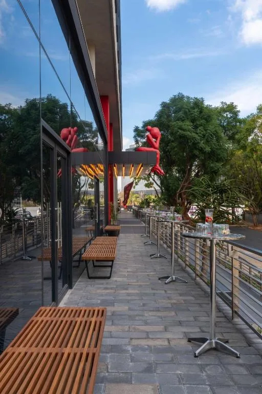 Radisson RED Hotel Johannesburg Rosebank — 5