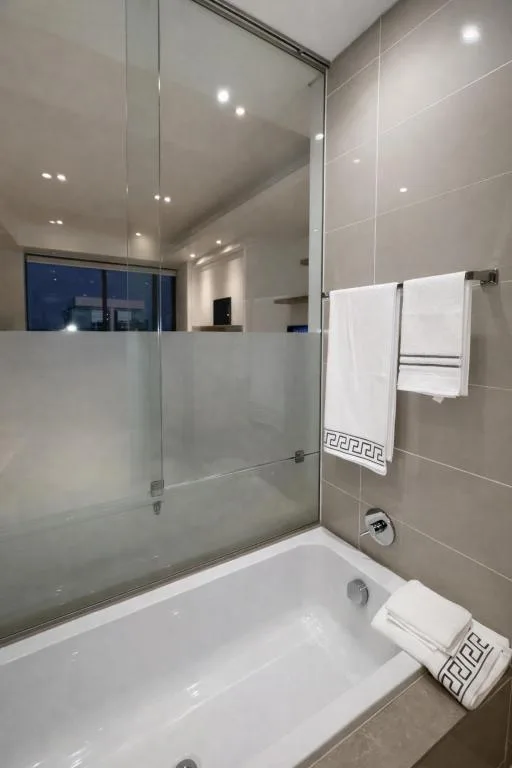Sandton Celestial Sky Apartment I Backup Power l Backup water I Swimming Pool I Restaurant I Gym I Walk to Sandton City — 3