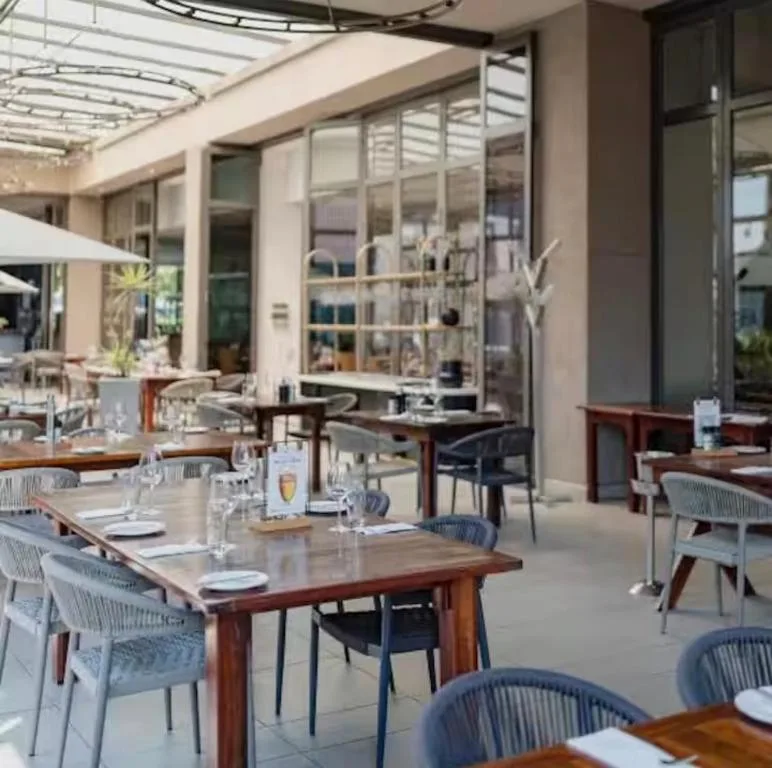 Sandton Celestial Sky Apartment I Backup Power l Backup water I Swimming Pool I Restaurant I Gym I Walk to Sandton City — 5
