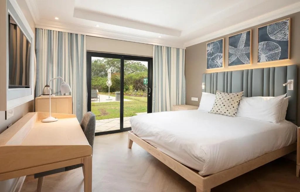 Garden Route Hotel — 2