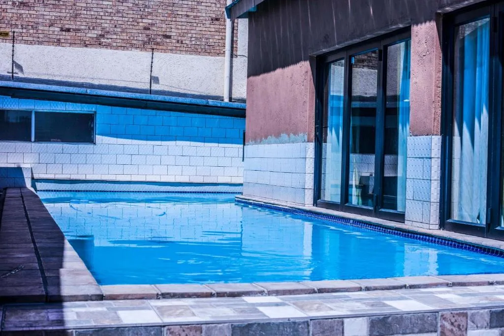 Coyotes Hotel & Conference Centre — 4