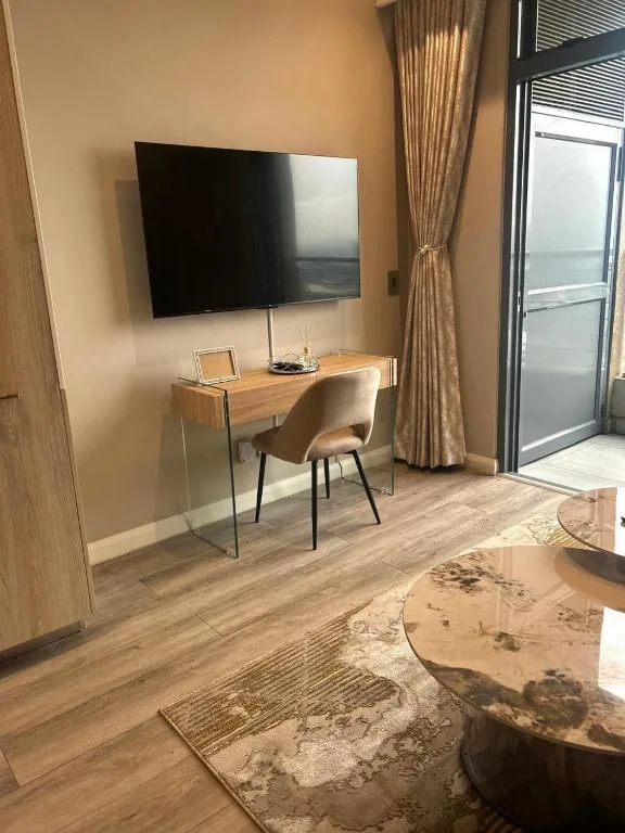 Menlyn Maine 1413 — 4